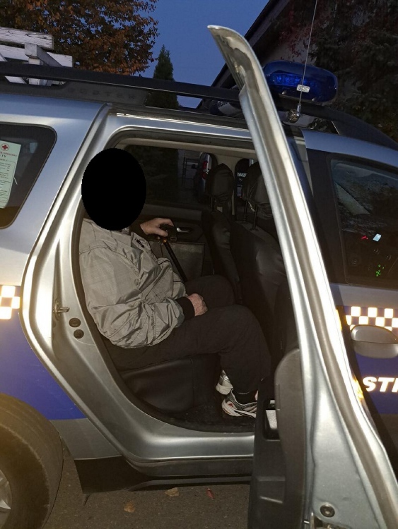 zdjęcie: Strażnicy pomogli 82 letniemu mieszkańcowi Pszczyny.